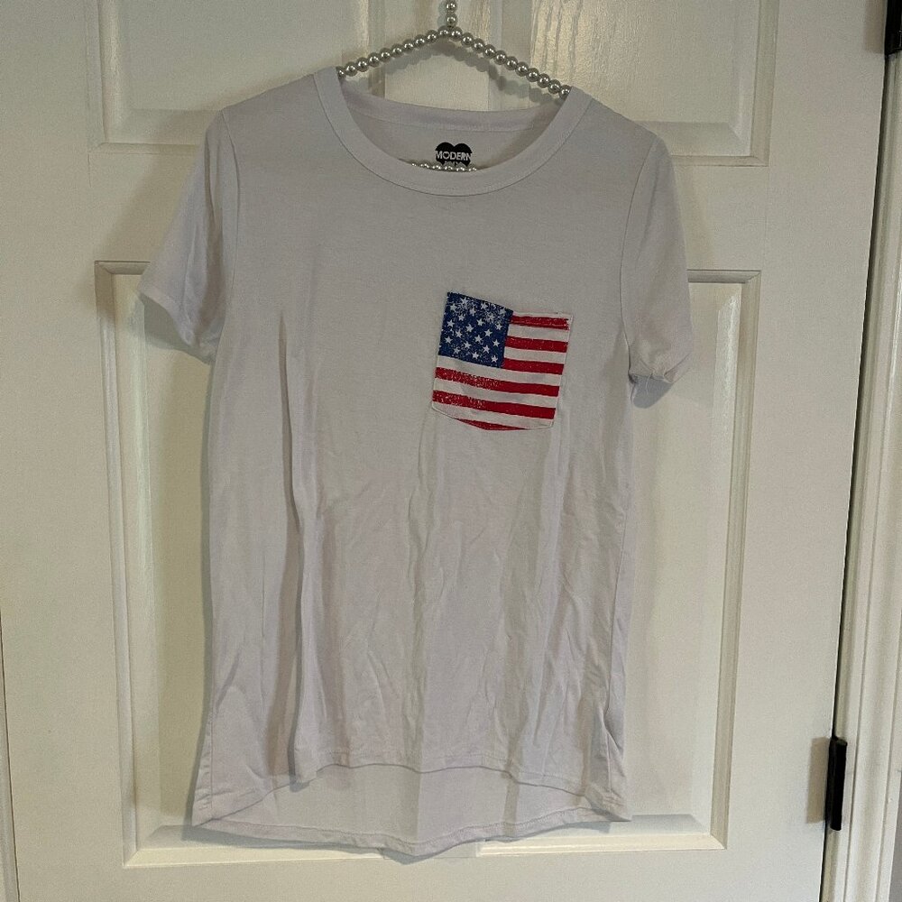 Modern Lux White Crew Neck Short Sleeve Flag Pocket Tee Size Juniors M
